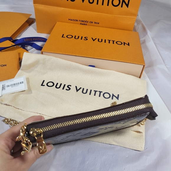 Sold- Brand new authentic Louis Vuitton Mini Pochette Vernis - Picture 8 of 16